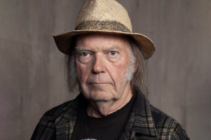 „Je to korporátní nechutnost.“ Neil Young odřekl vystoupení na festivalu v Glastonbury