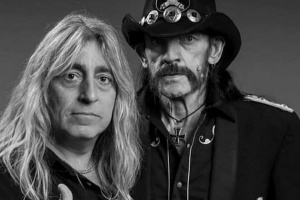 „Ještě den a hrál bych s Lemmym v nebi.“ Mikkey Dee strávil konec roku ve špitále.