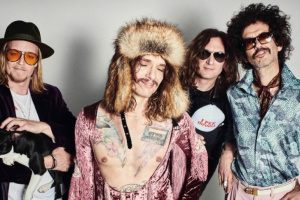 THE DARKNESS vás s novým singlem provedou ohněm