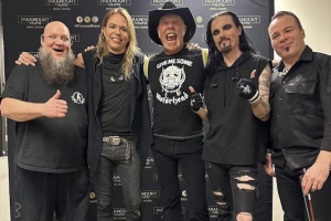 James Hetfield přišel podpořit APOCALYPTICU na jejich koncert v Denveru