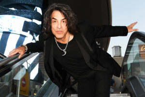 Otřesné přešlapy KISS? Paul Stanley v nové knize reflektuje svoji kariéru s brutální upřímností 
