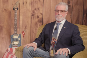 Lídr ICED EARTH Jon Schaffer poprvé promluvil: „Ježíš Kristus je skutečný a Donald Trump je dobrý člověk.“