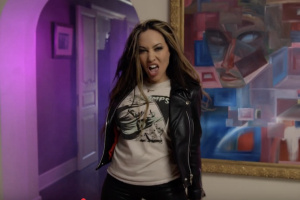 Carla Harvey (ex-BUTCHER BABIES) představuje svůj nový projekt THE VIOLENT HOUR pořádně divokým singlem