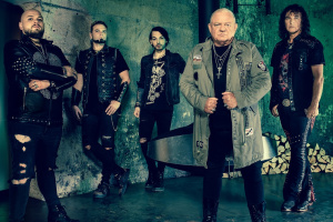 Dubnový Spark uvádí: DIRKSCHNEIDER a čtyřicetiletá bourací koule