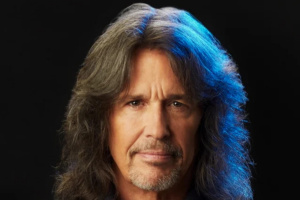Kelly Hansen oznámil, že po letním turné řady FOREIGNER opustí. Náhrada už je známa