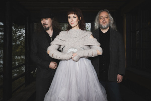 AURI uvádějí třetí album tajemnou skladbou „Shieldmaiden“