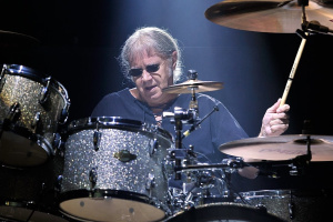 Zakladatel a člen hvězdných DEEP PURPLE Ian Paice vystoupí s kapelou PURPENDICULAR i v Čechách