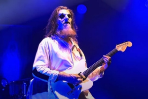Jim Root tvrdí, že usilovně pracuje na nových skladbách pro SLIPKNOT