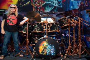 Už víme proč! Nicko McBrain pověsil paličky na hřebík? 