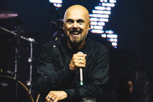 Roy Khan je zpět se skladbami KAMELOT! V Brazílii oslavil výročí alba „The Black Halo“