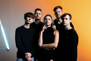 Frontwoman kapely JAMARON se v novém singlu „Přísahám“ otevírá o svém rozvodu