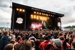 Pestrobarevný první den MASTERS OF ROCK