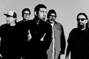 DEFTONES v novém singlu blahořečí mléko Madony
