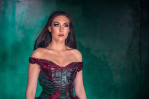 Zářijový Spark uvádí: „Popové skladby můžou být tvrdší než metalové,“ tvrdí Elize Ryd z AMARANTHE. 