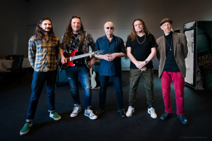 Bubeník DEEP PURPLE Ian Paice přichází s titulní skladbou nového alba projektu PURPENDICULAR