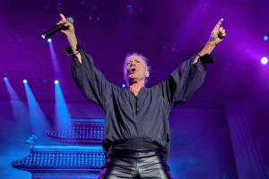 Bruce Dickinson to se sólovou kariérou neměl tak jednoduché, jak by se mohlo zdát 