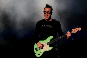 V češtině vychází kniha „Fahrenheit-182“ o bouřlivé legendě pop-punku z kapely BLINK-182, Marku Hoppusovi