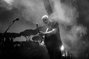 Koncertní album Davida Gilmoura „Live at the Circus Maximus“ vychází na fyzických nosičích