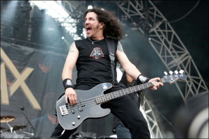 Baskytarista ANTHRAX Frank Bello spojil síly s LIVING COLOUR