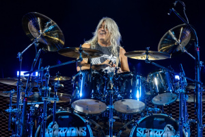 Mikkey Dee o poctě MOTÖRHEAD: „Nejsme revival, je to čistý rock’n’roll a emoce“