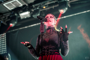 Foto: Provokativní show industriálních SKYND v pražském klubu Roxy