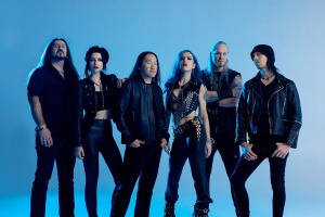 Alissa White-Gluz si odbyla debutovou show s DRAGONFORCE