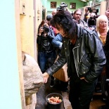 ALICE COOPER křtí nosorožce