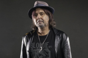 Kytarista MOTÖRHEAD Phil Campbell před smrtí podstoupil transplantaci jater