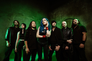 DRAGONFORCE ohlásili první album s Alissou White-Gluz. Poslechněte si, jak řve jejich hladová bestie