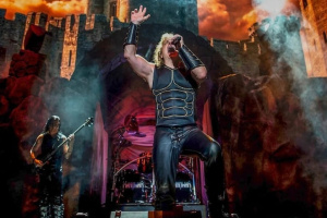 MANOWAR nabrali zpoždění s přetáčkou „Sign Of The Hammer“