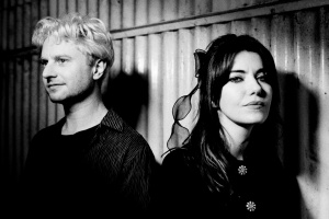 Indie-rockové duo BLOOD RED SHOES už brzo vystoupí v Praze na lodi