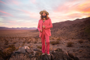 Frontman RIVAL SONS dál vnadní na svou pouštní sólovou prvotinu