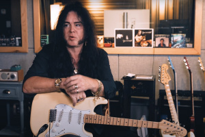 Yngwie Malmsteen se pustil do svých bývalých zpěváků: „Jen využívají mé jméno.“