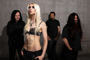 Drahý bože, Taylor Momsen v novém klipu THE PRETTY RECKLESS ukazuje prsa