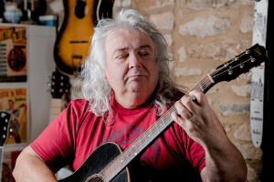 Zemřel původní kytarista WHITESNAKE Bernie Marsden
