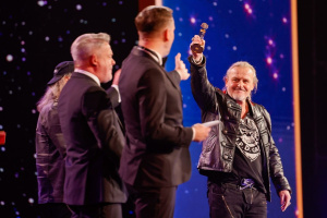 „Českého slavíka si nacpěte někam,“ kritizuje anketu bubeník KRUCIPÜSK Tomáš Hajíček mladší