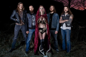 Sedm let po sebevraždě Jill Janus je opět slyšet o HUNTRESS
