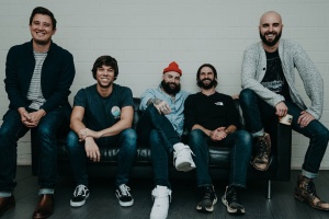 AUGUST BURNS RED ruší evropské turné kvůli rostoucím nákladům na dopravu