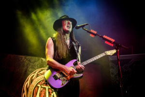 Rozlučkové turné WHITESNAKE bylo podle kytaristy Reba Beache naprosto strašné