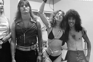 Knižní memoáry slavného kytaristy MEGADETH: Jak Marty Friedman zkoušel mezi mršinami