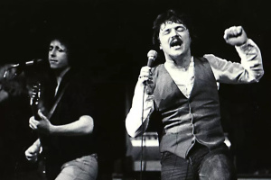 Kytarista TOTO Steve Lukather vyvrací zvěsti o svém nedobrém vztahu se zpěvákem Bobbym Kimballem