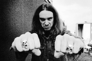 „Cliff Burton by si v období ‚Load/Reload‘ neostříhal vlasy a nemaloval oči,“ zamýšlí se Gary Holt nad alternativním vývojem historie METALLIKY