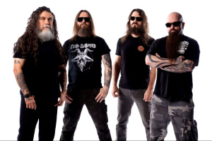 „Zkoušeli v dost úsměvném prostředí,“ vzpomíná Gary Holt na své začátky se SLAYER