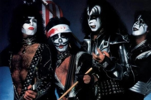 KISS slaví 50 let „Destroyera“ novými LP a merchem