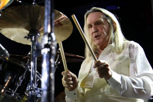 Bubeník IRON MAIDEN Nicko McBrain o éře s Blazem Bayleym: „Kdyby se Bruce nevrátil, nepřežili bychom.“