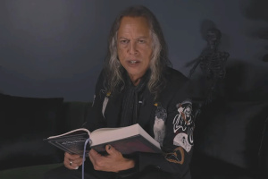 Kytarista METALLIKY vás vyděsí! Milovník hororů Kirk Hammett načetl Poeova Havrana