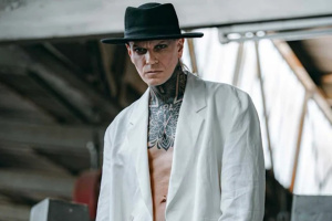Frontman LORD OF THE LOST Chris Harms oslaví narozeniny druhou sólovkou
