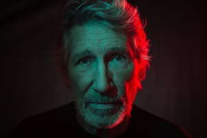 Roger Waters nabízí první ukázku z přepracované „The Dark Side of The Moon“
