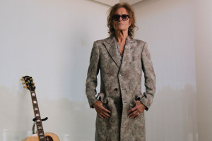  Glenn Hughes se po devíti letech vrátí s novou sólovou „potravou pro duši“