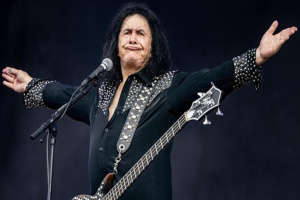 Gene Simmons (KISS) vzkazuje celebritám, ať se nepletou do politiky
